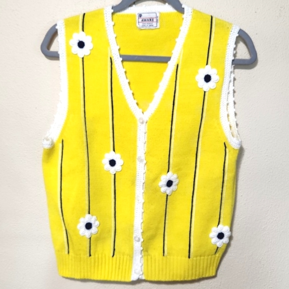 Vintage 70's Aware Sunny Yellow Daisy Knit Crochet Button Up Sweater Vest S/M